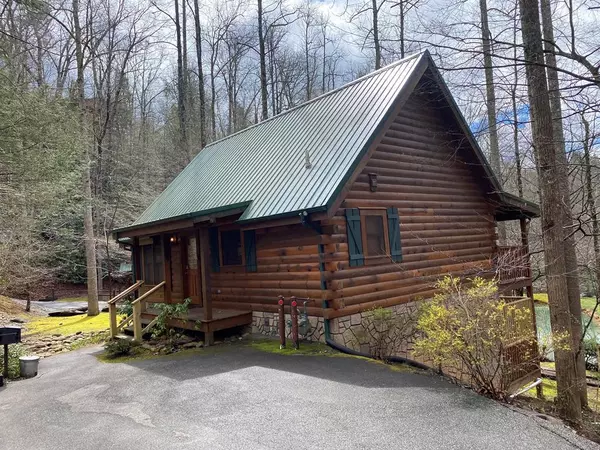 Gatlinburg, TN 37738,702 Poplar Falls WAY