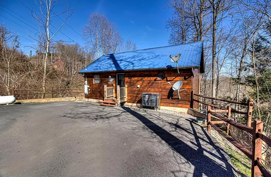 1235 Annes RD, Gatlinburg, TN 37738