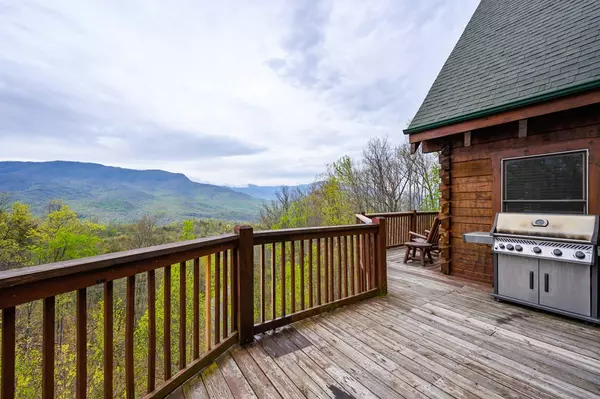 Gatlinburg, TN 37738,725 Big Bear Ridge RD