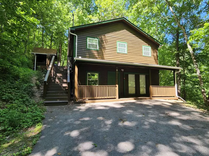 1150 Twin Oaks RD, Gatlinburg, TN 37738