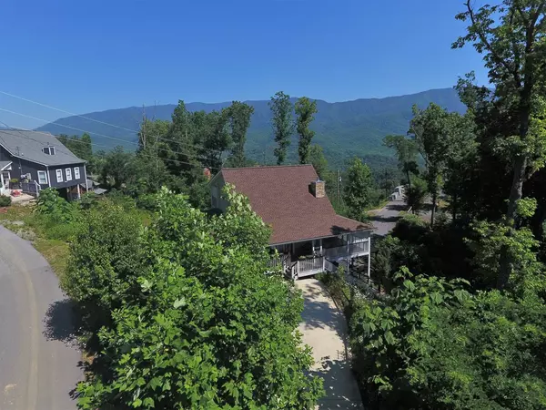 Gatlinburg, TN 37738,860 Pine Top