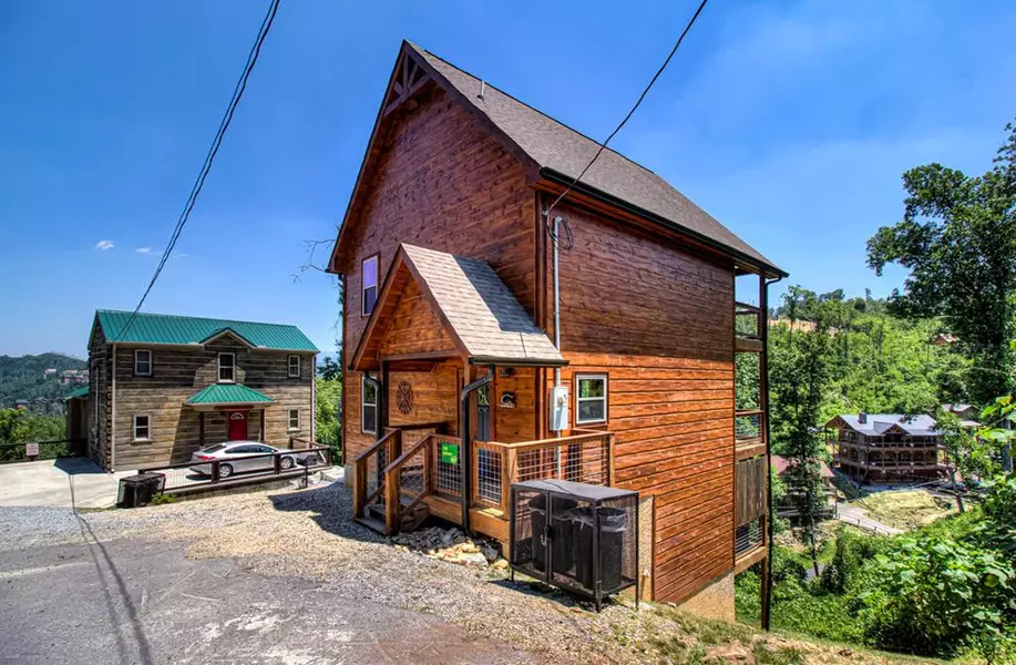 519 Edgewood DR, Gatlinburg, TN 37738