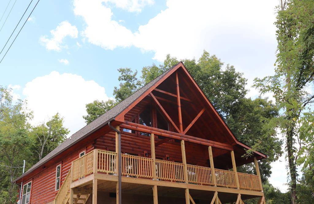 2122 Eagle Feather DR, Sevierville, TN 37876