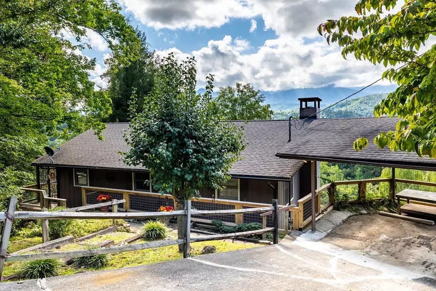 719 Deerfoot DR, Gatlinburg, TN 37738