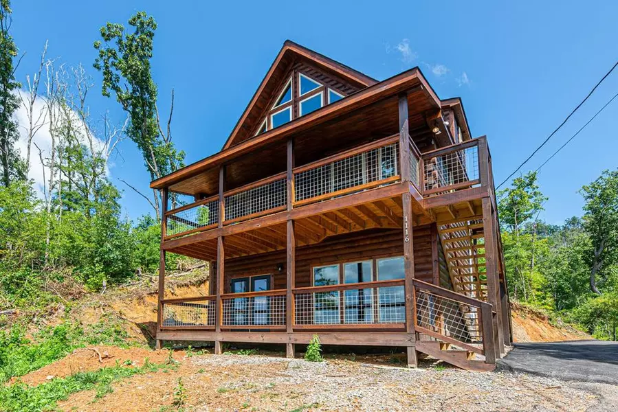 1116 Pine Top LN, Gatlinburg, TN 37738