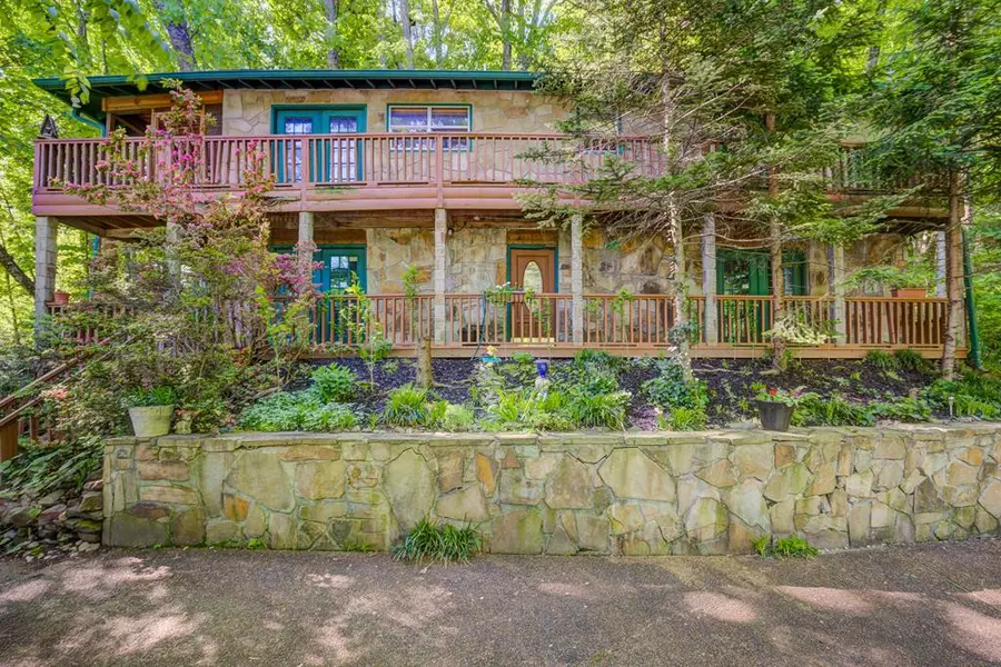 1021 LUZERNE CT, Gatlinburg, TN 37738