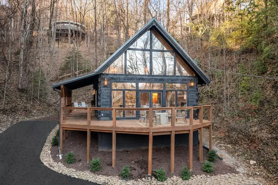 1138 Alpenrose RD, Gatlinburg, TN 37738