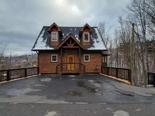 932 Chestnut DR, Gatlinburg, TN 37738