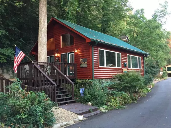 521 HEMLOCK ST, Gatlinburg, TN 37738