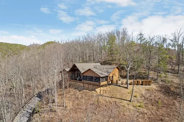 Gatlinburg, TN 37738,1012 Pine Top LN