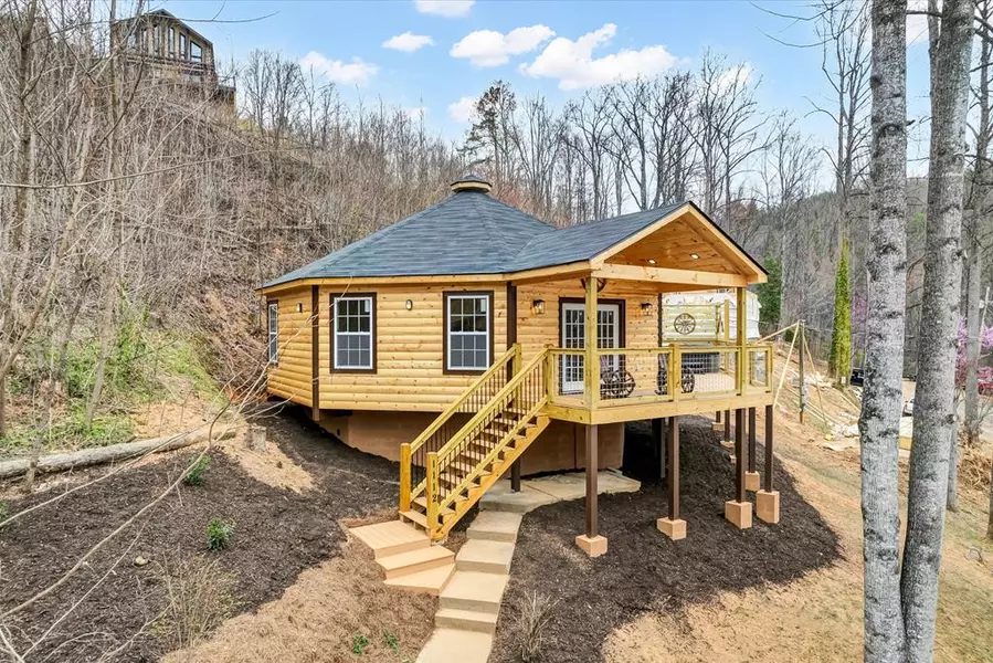 1112 Villa DR, Gatlinburg, TN 37738