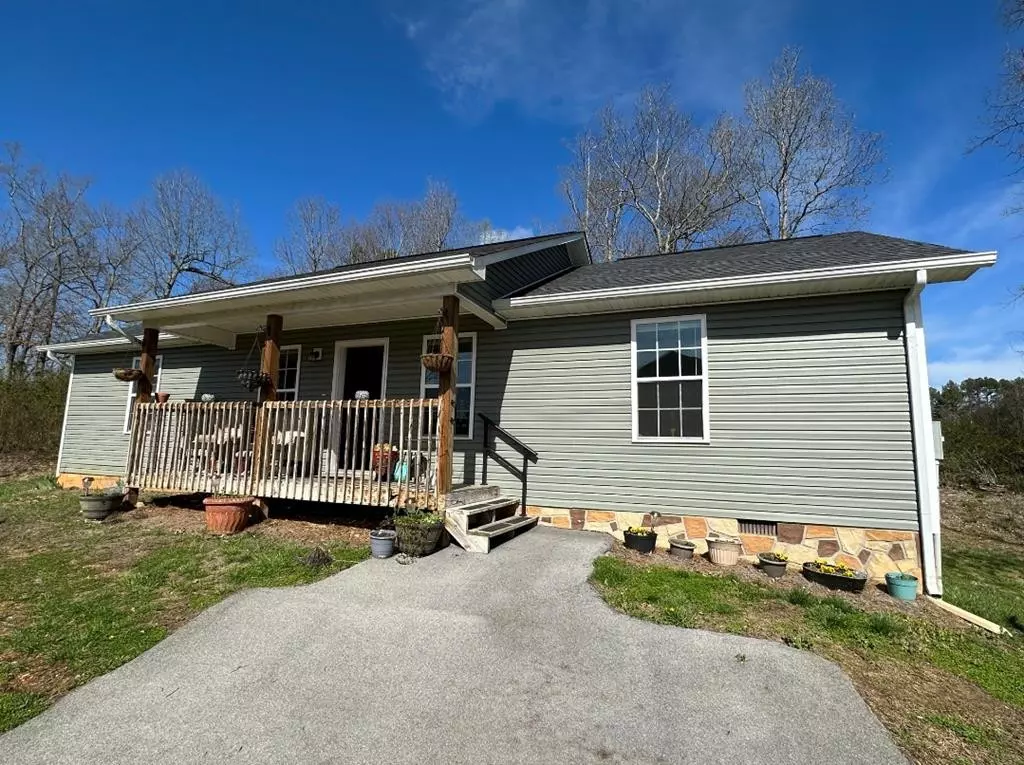 Dandridge, TN 37725,905 Red Oak LN