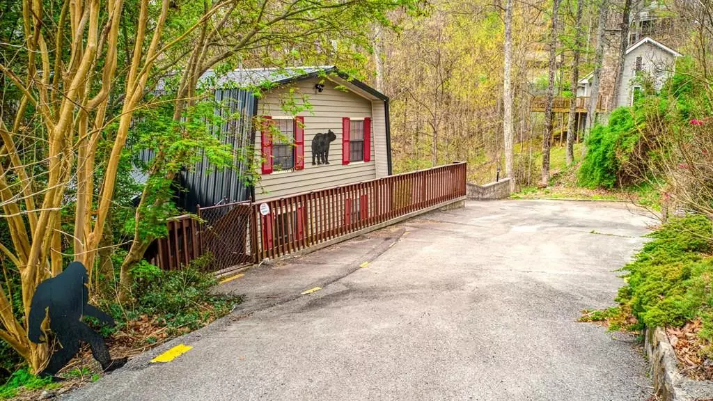 1464 S Baden DR, Gatlinburg, TN 37738