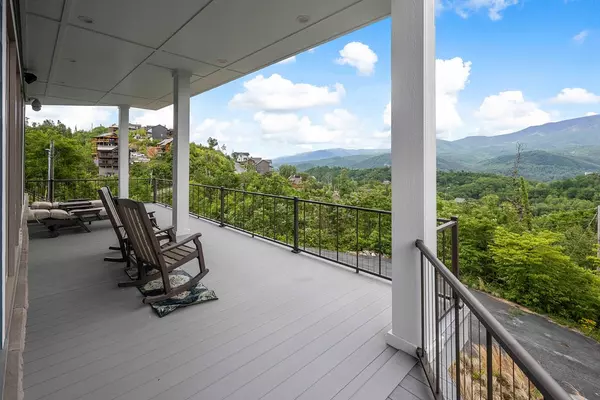 Gatlinburg, TN 37738,945 Wiley Oakley DR