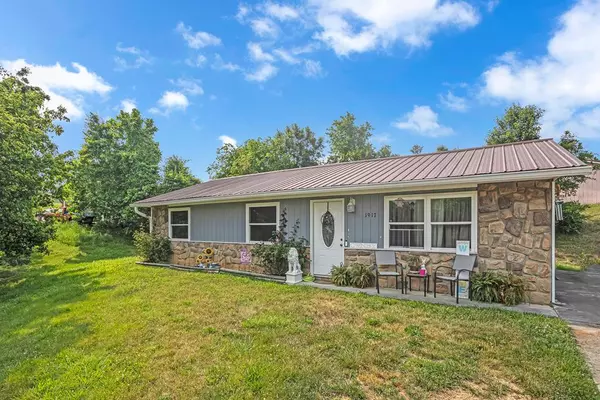 1917 Allensville RDG, Sevierville, TN 37876