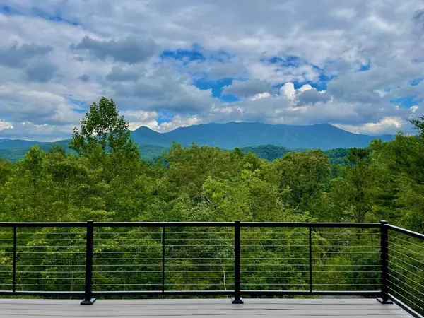 Gatlinburg, TN 37738,556 Galloway LN