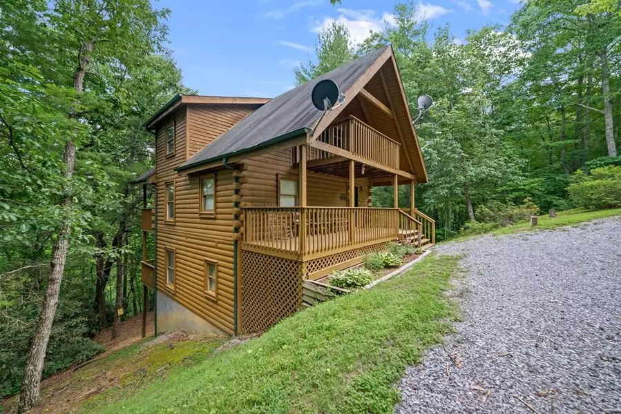 4226 Chamberlain LN, Sevierville, TN 37862