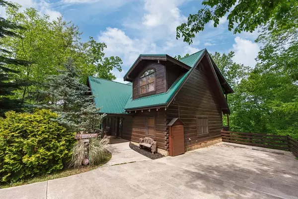 3026 Falling Leaf WAY, Pigeon Forge, TN 37863