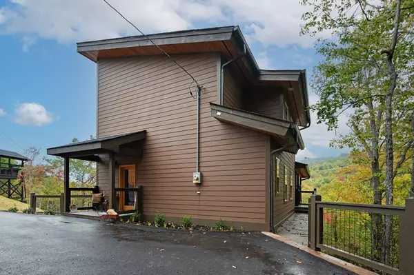 1119 Mathis Hollow RD, Gatlinburg, TN 37738