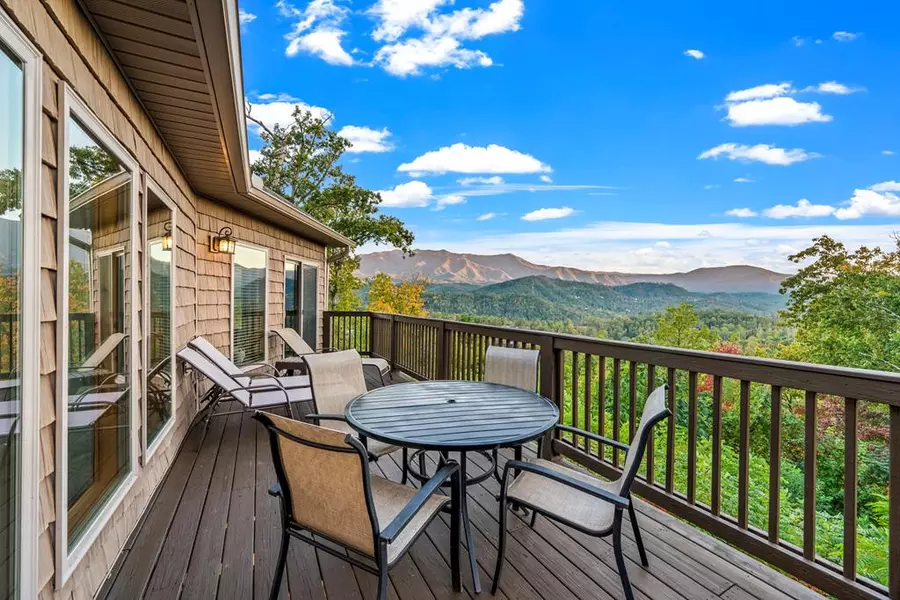 760 Colt LN, Gatlinburg, TN 37738