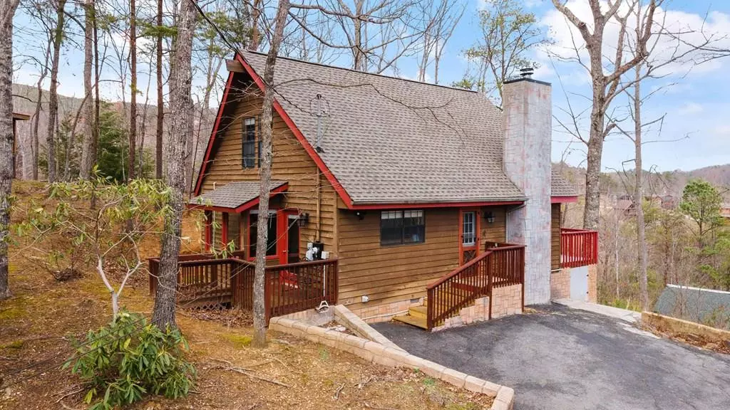 520 Deer Path LN, Gatlinburg, TN 37738