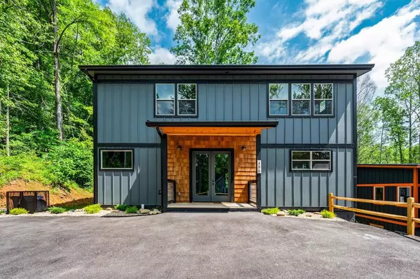 456 Winfield Heights RD, Gatlinburg, TN 37738