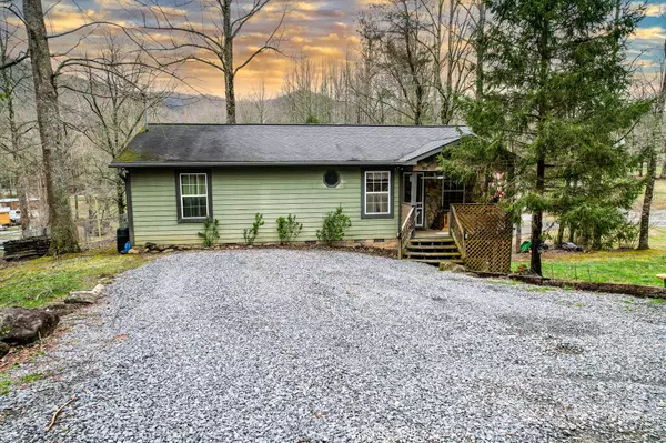 146 Hollow Rd RD, Cosby, TN 37722