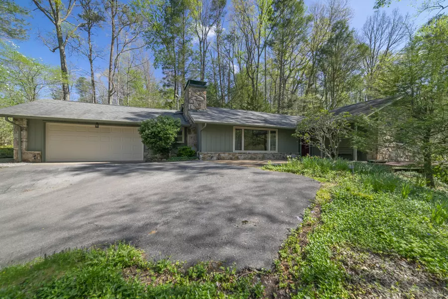 204 Mockingbird DR, Gatlinburg, TN 37738