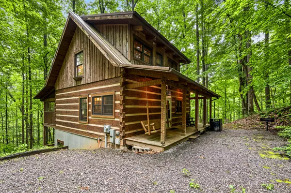 4140 Manis Hollow RD, Gatlinburg, TN 37738