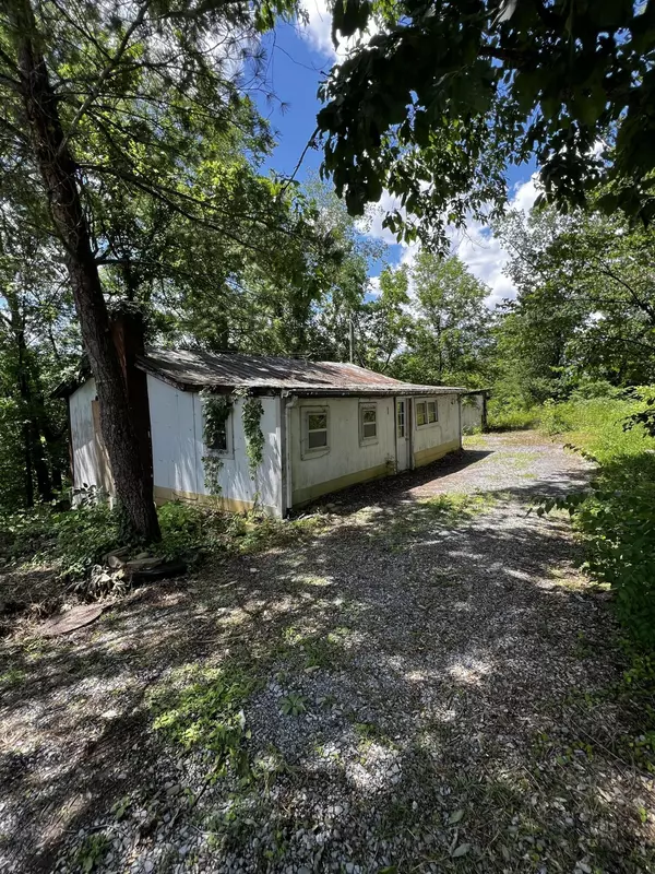 639 Sugar Hollow Rd RD, Pigeon Forge, TN 37863