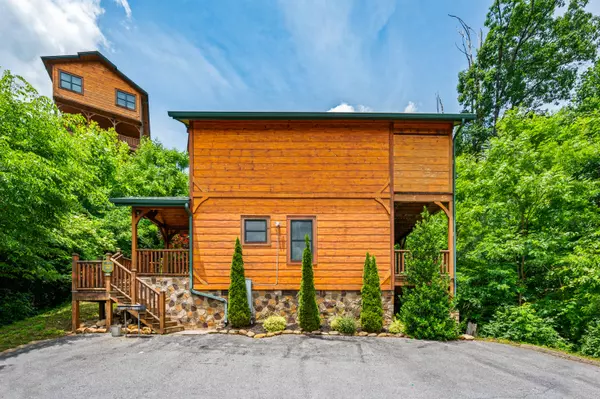 Gatlinburg, TN 37738,890 Great Smoky WAY