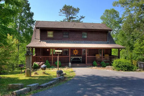 feature image of Escape to the Scenic Beauty of Gatlinburg: A Stunning Cabin on 510 Houser RD