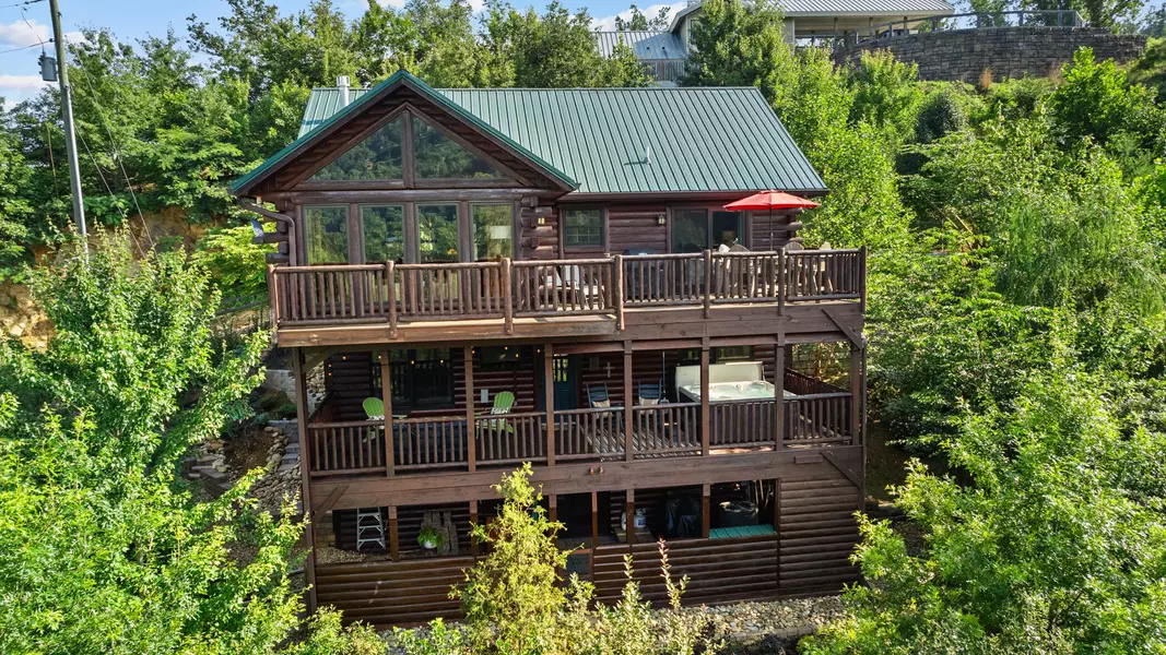 296 Brownsridge RD, Gatlinburg, TN 37738