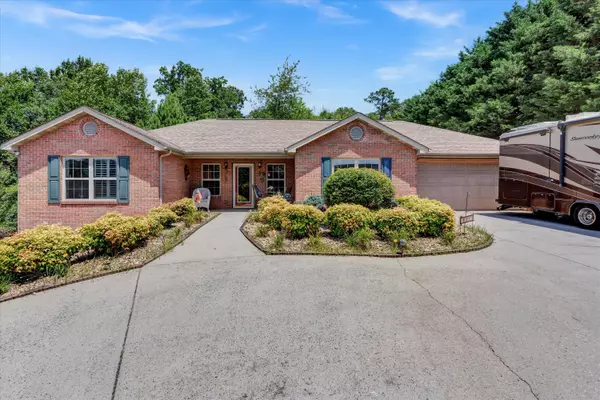 3070 Sugarwood DR, Kodak, TN 37764