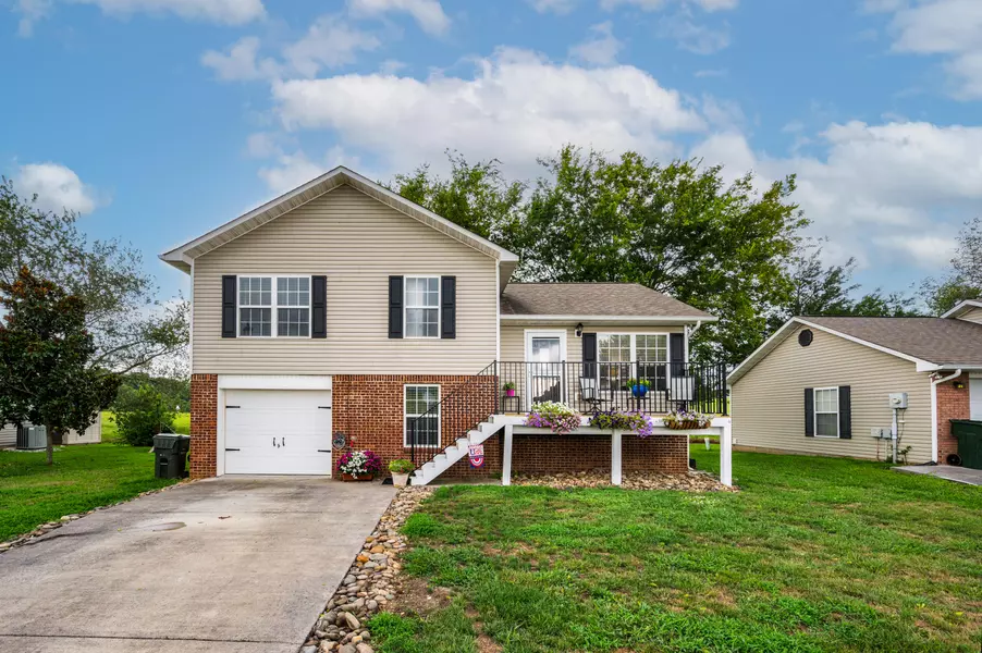 2325 Monarch CIR, Sevierville, TN 37876