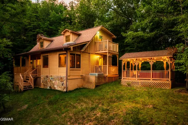 803 Sunshine TRL, Gatlinburg, TN 37738