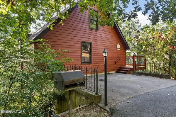 Pigeon Forge, TN 37863,325 Woodridge WAY