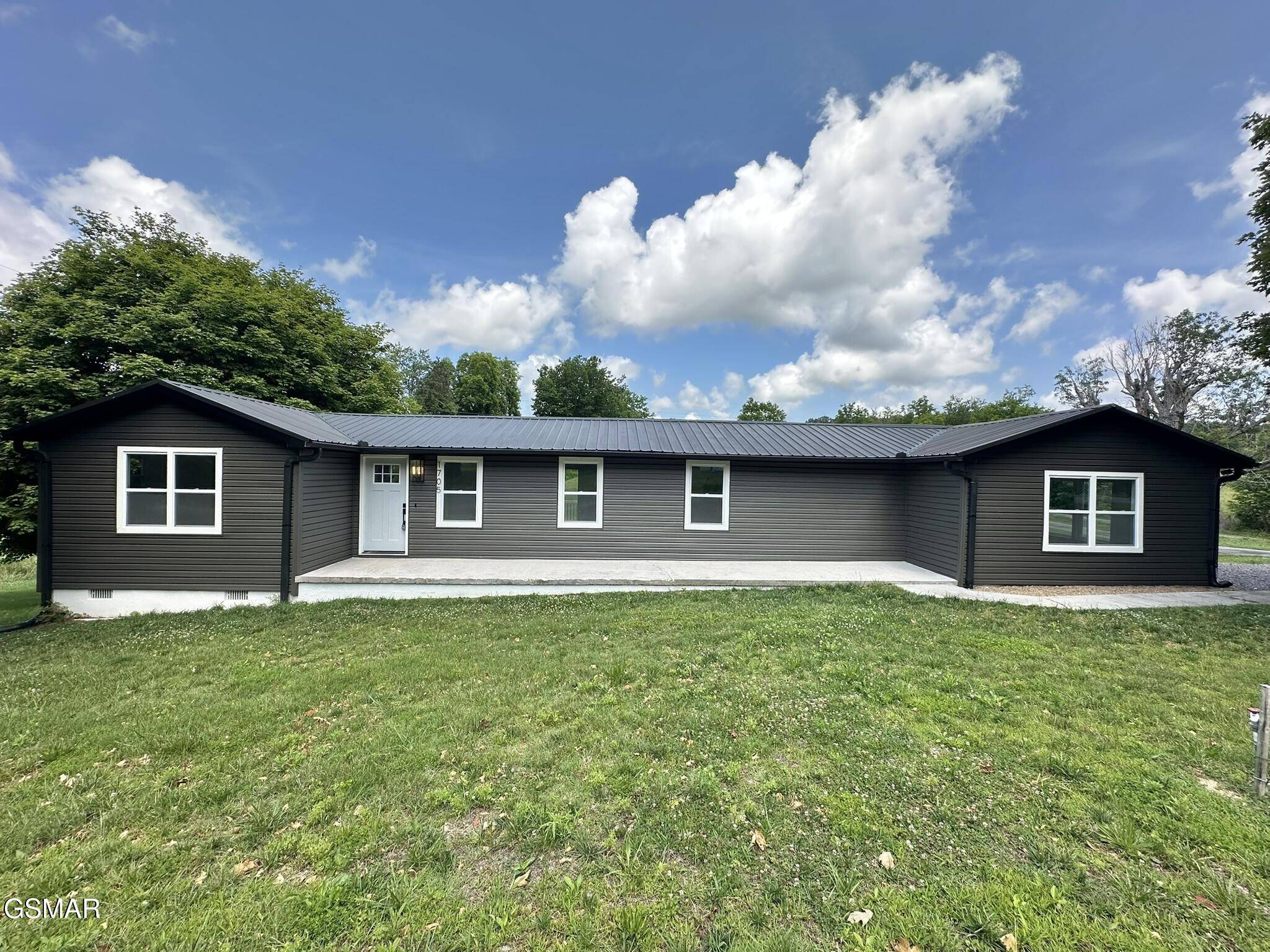1705 Haire RD, Dandridge, TN 37725
