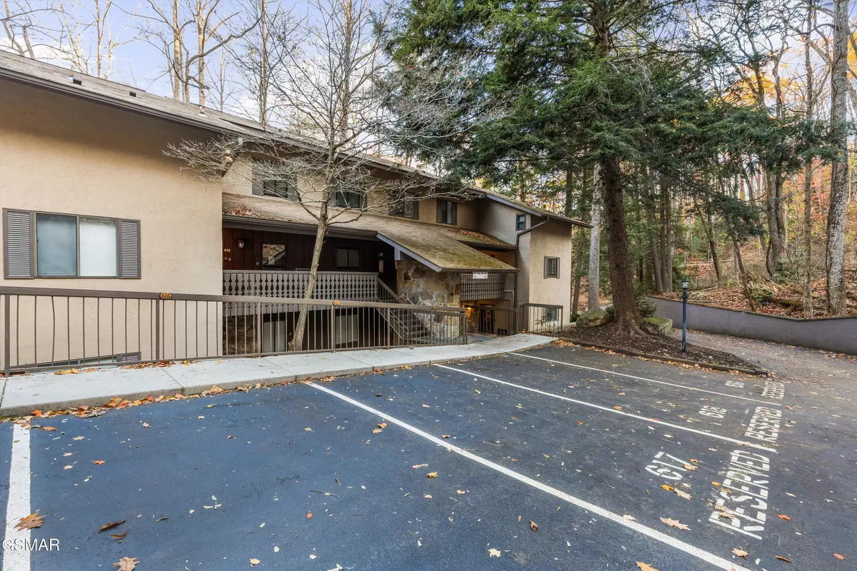 Gatlinburg, TN 37738,1235 Ski Mountain Rd. Apt.614