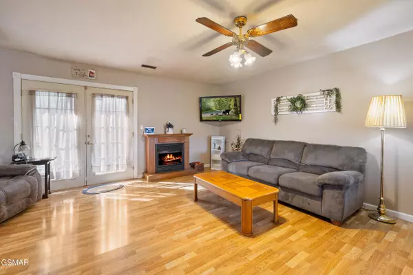 Parrottsville, TN 37843,113 East DR