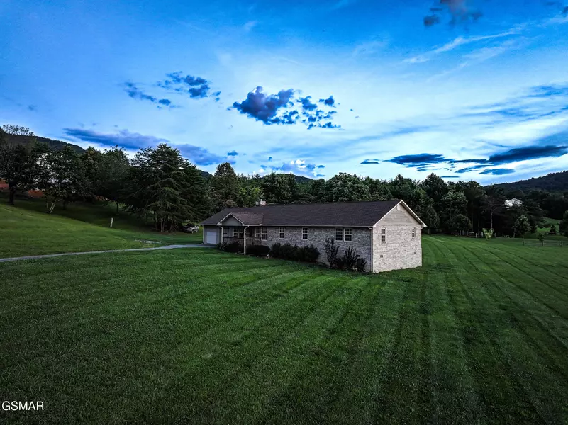 3643 Thomas Cross RD, Sevierville, TN 37876