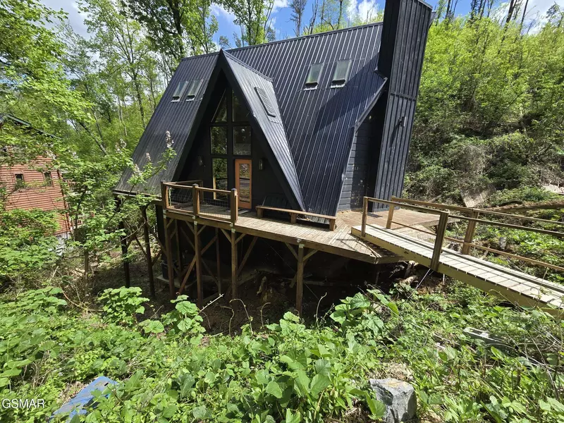 413 Wiley Oakley DR, Gatlinburg, TN 37738