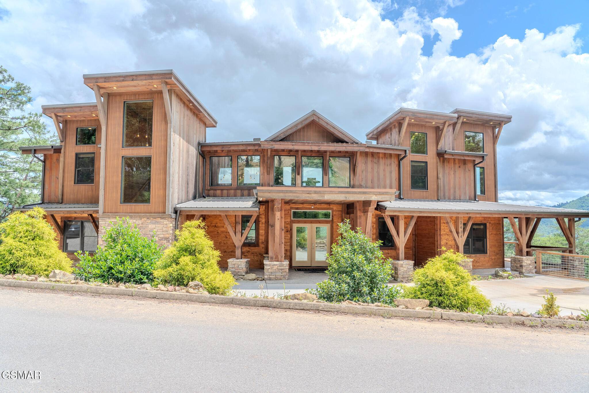 2414 Hackberry DR, Sevierville, TN 37862