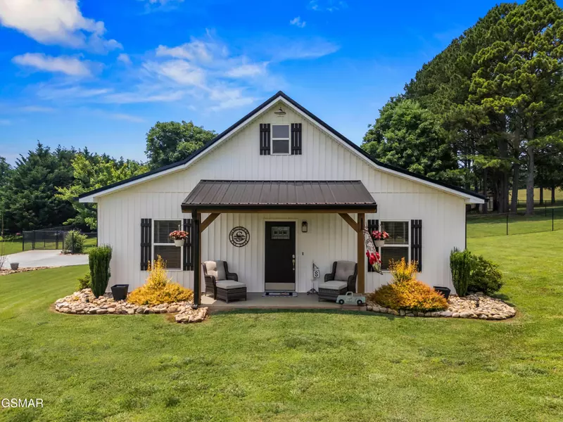 664 Victoria DR, Dandridge, TN 37725