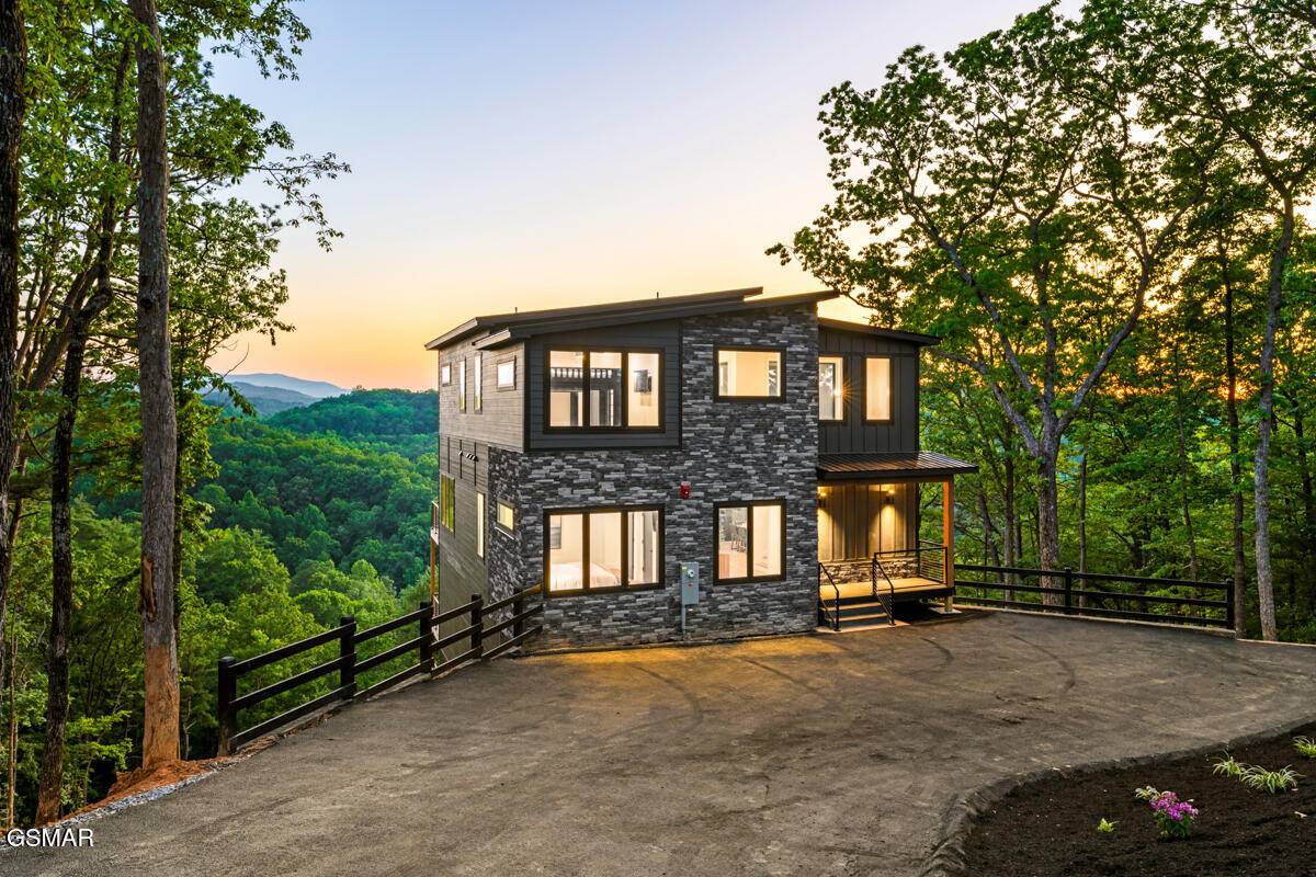 3819 Heavens View LN, Sevierville, TN 37876