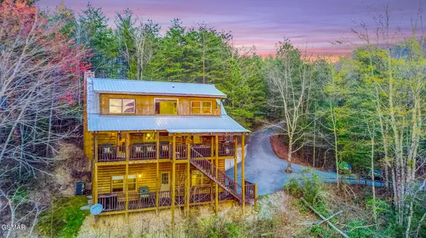 136 Little Round Top LN,  Townsend,  TN 37882