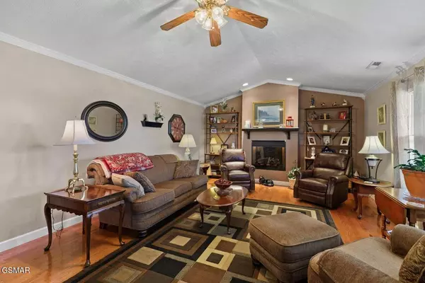 Dandridge, TN 37725,727 Burchfield RD