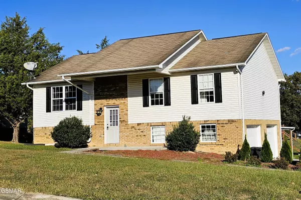 2503 Grotto LN, Sevierville, TN 37876