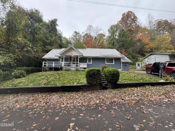 315 Elbow LN, Gatlinburg, TN 37738