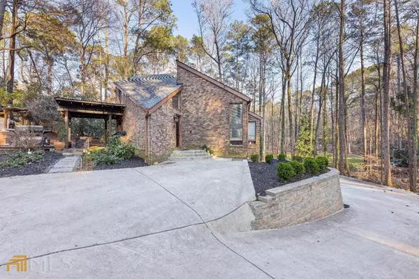 1563 Huntingdon TRL, Sandy Springs, GA 30350